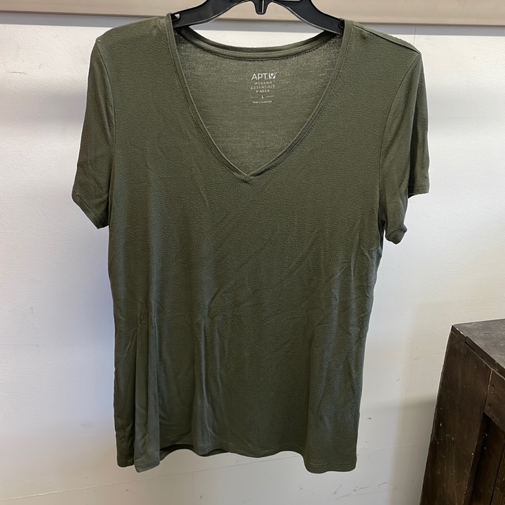 ‼️ Bundle 3/$20 - Apt 9 V-Neck Top